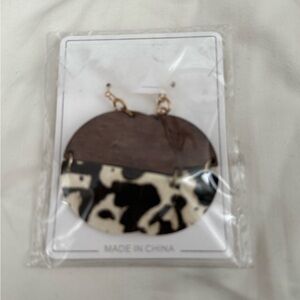 Stylish Brown and Black Earrings